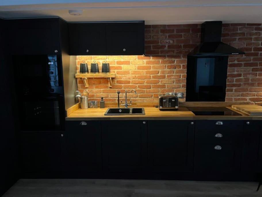 Newly Renovated Stunning Warehouse Apartment Bournemouth Exterior foto