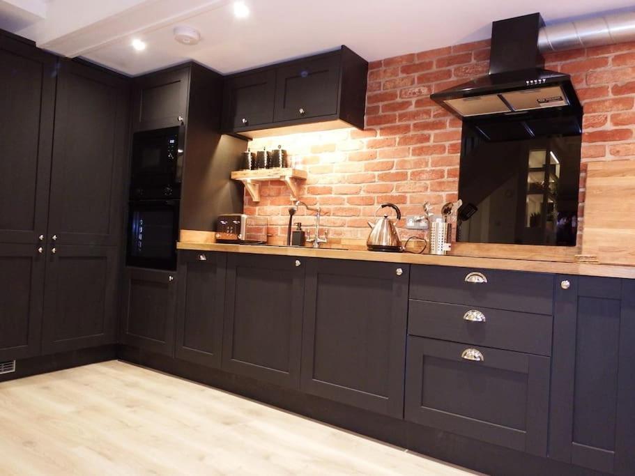 Newly Renovated Stunning Warehouse Apartment Bournemouth Exterior foto