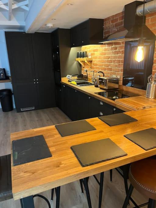 Newly Renovated Stunning Warehouse Apartment Bournemouth Exterior foto