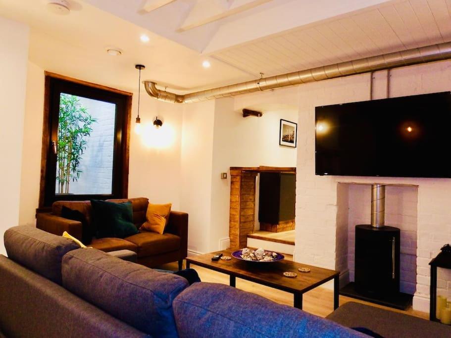 Newly Renovated Stunning Warehouse Apartment Bournemouth Exterior foto