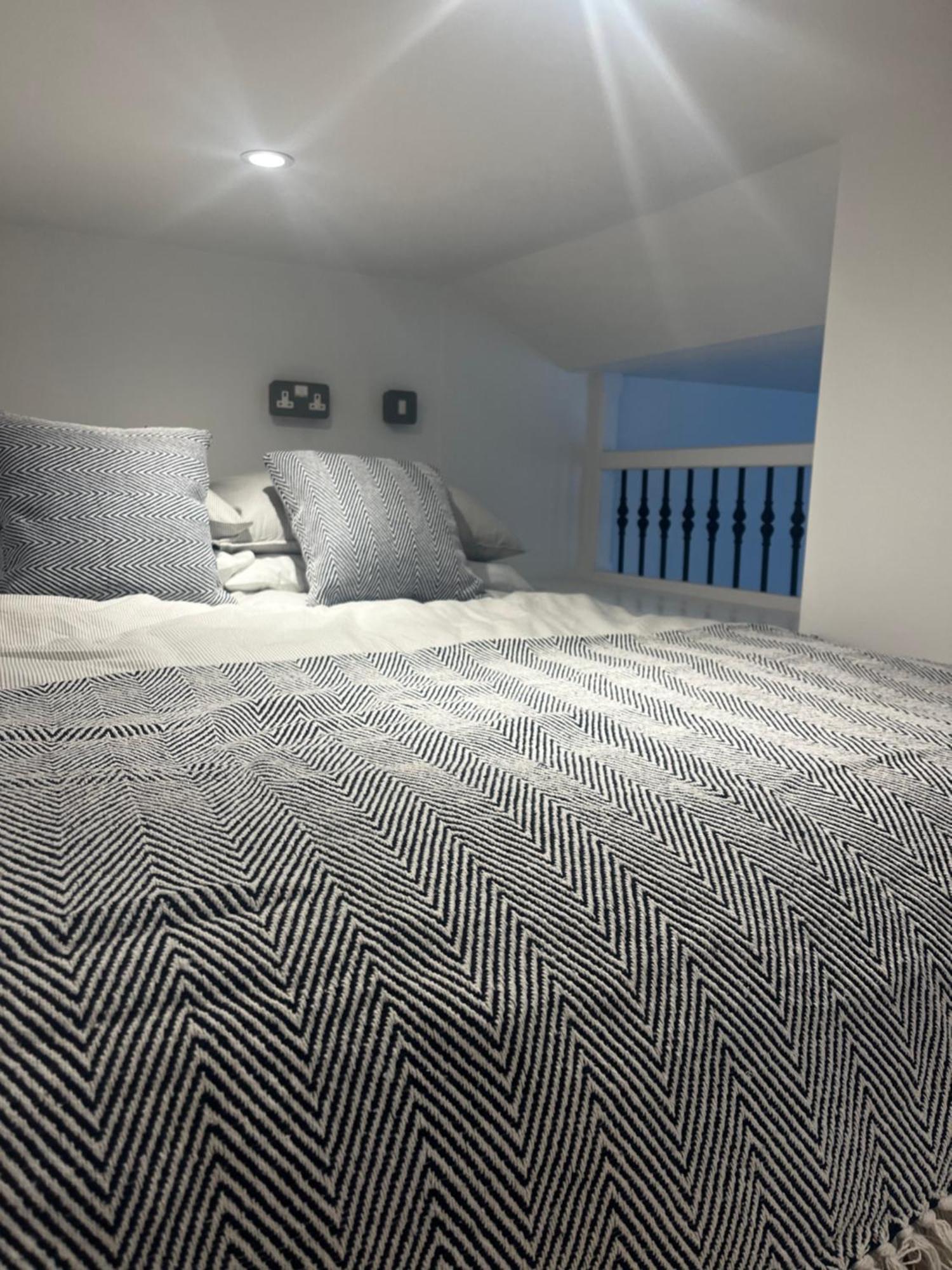 Newly Renovated Stunning Warehouse Apartment Bournemouth Exterior foto